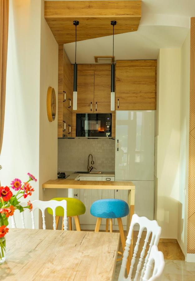 Entire Flat With City Skyline View - Two Bedrooms 巴统 外观 照片